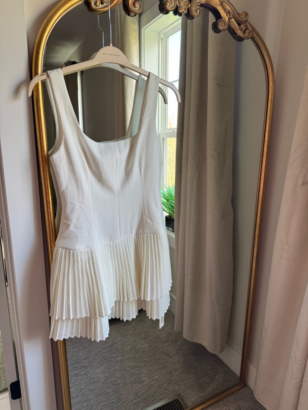 Commense White Pleated-Hem Sleeveless Tunic